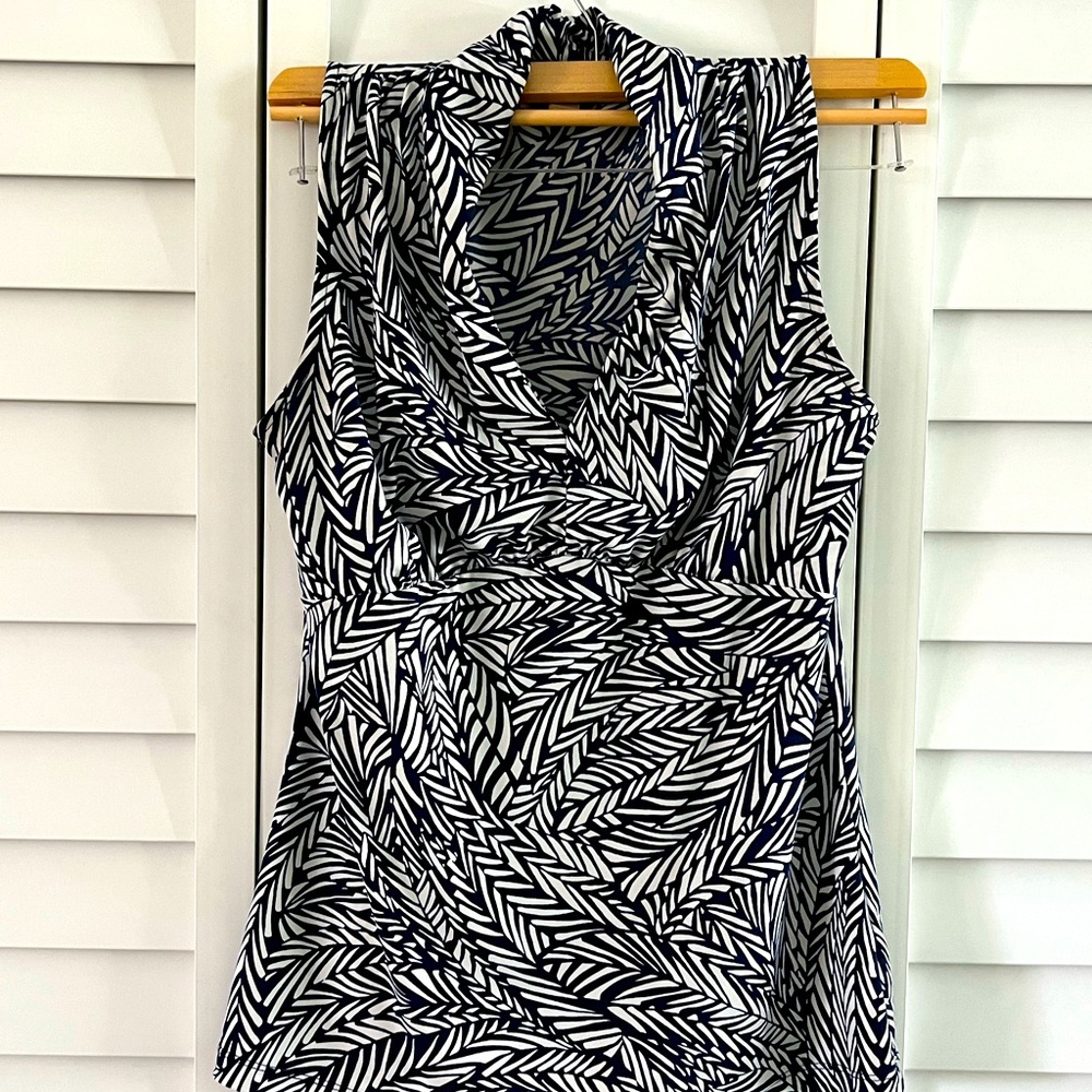 BANANA REPUBLIC Blue:White Patterned Sleeveless Blouse